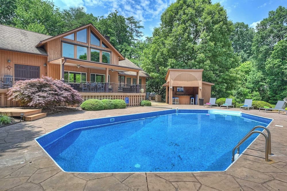 Stay Awhile by Avantstay Lakefront + Pool, Dock