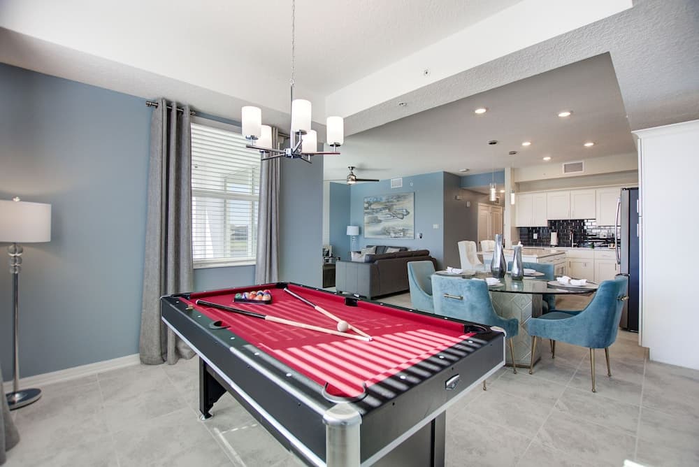 Decadent Penguin - Storey Lake by Shine Villas #704