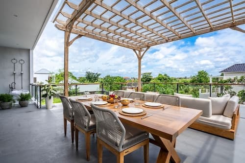 Villa Ozkar - Elegant 3 Bedroom Villa with Pool & Sunset Terrace