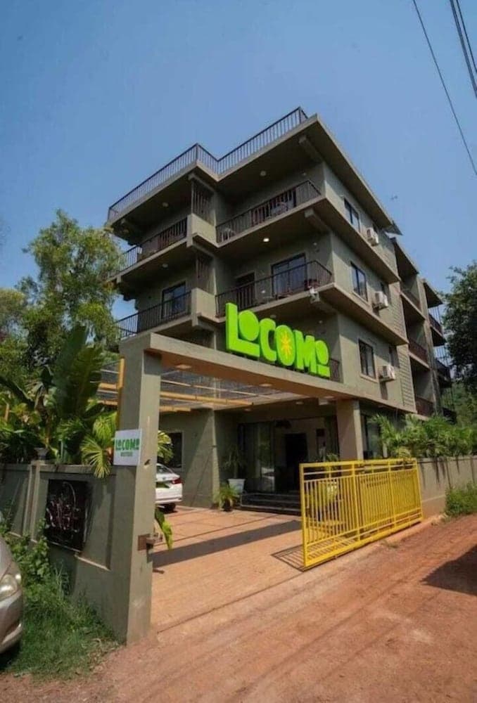 Locomo Boutique, Morjim - Stay Work Eat