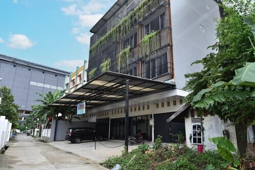 OYO 93503 Lotte Residence