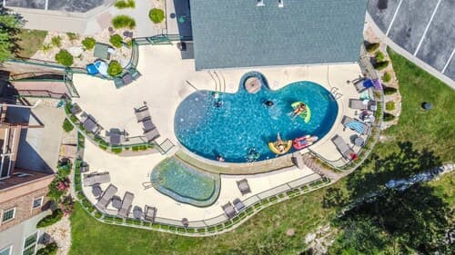 Cliffside Lake Retreat - 2 Bdr, Walk to Table Rock