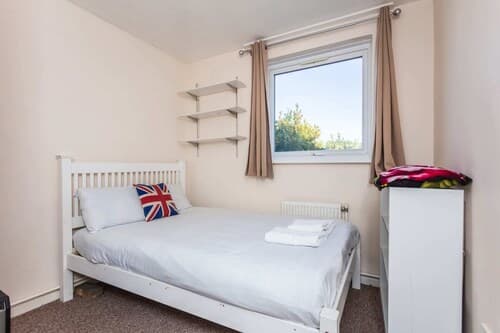 Spacious 2BD House W/private Garden - Kennington!