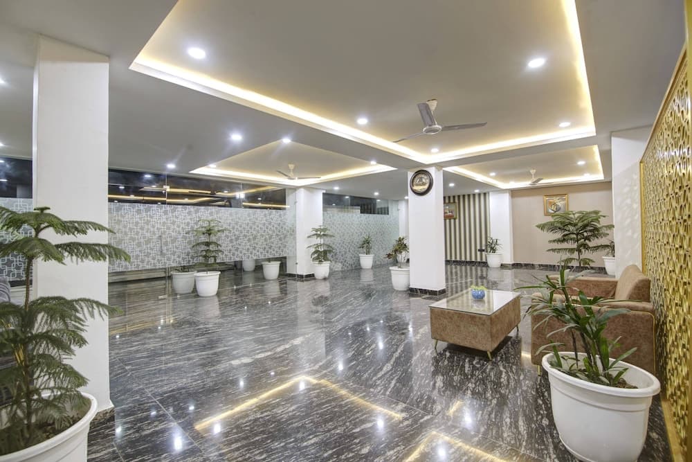 Lime Wood Stay Near Huda City Centre