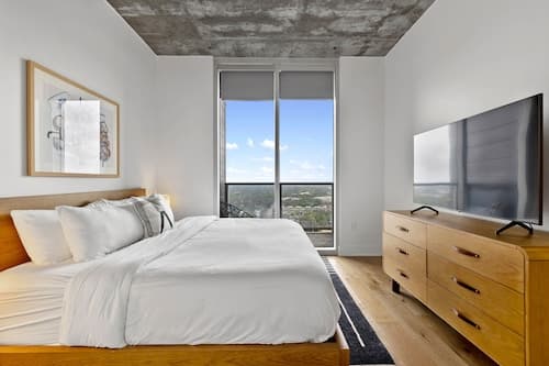 20th FL 1BR | Heated Pool | Gym | Bar | Balcony