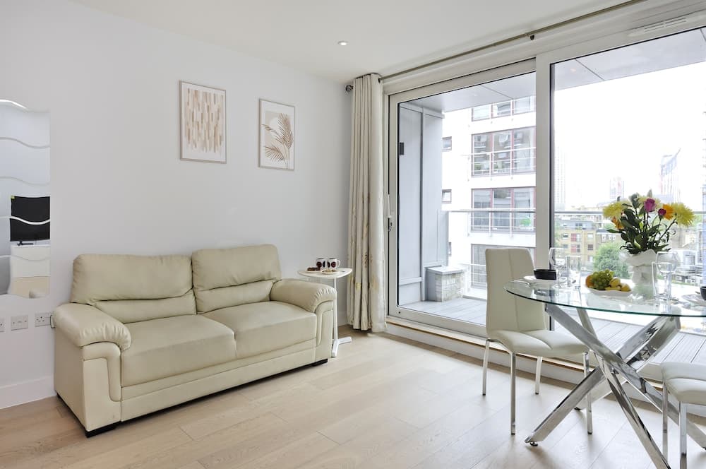 Spacious Flat Near South Bank by Underthedoormat