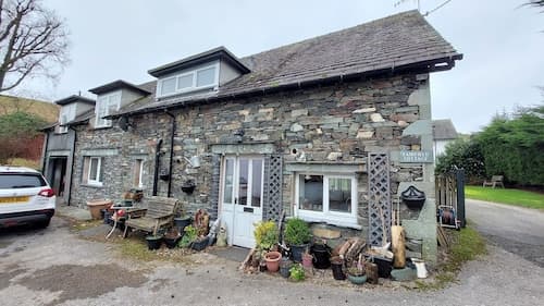 1 Bed Flat - Sleeps 4 - Garden - Parking - Wifi