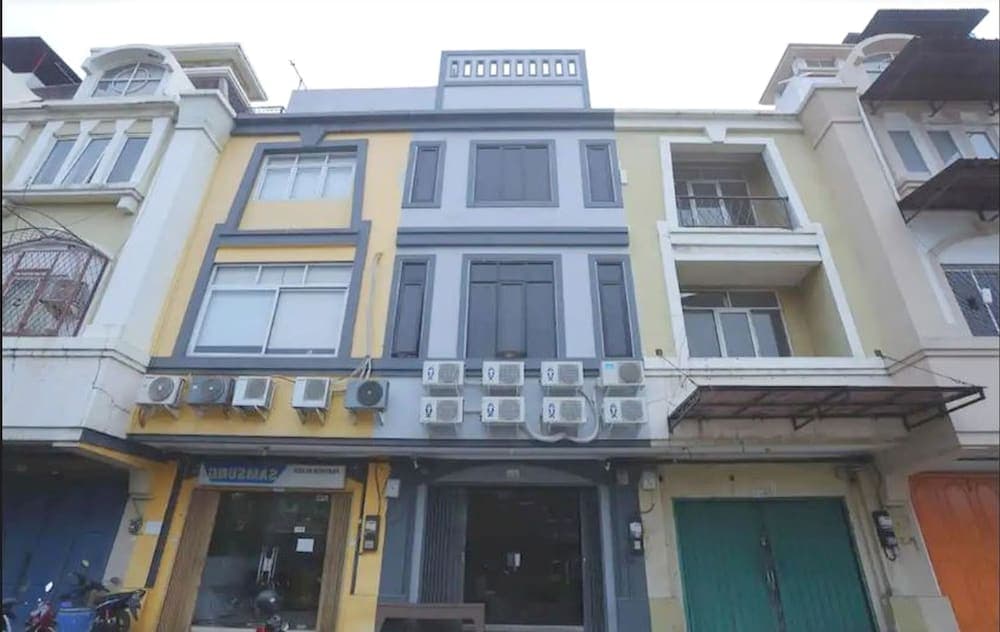 OYO Life 92883 Kost Ratana Cengkareng Syariah