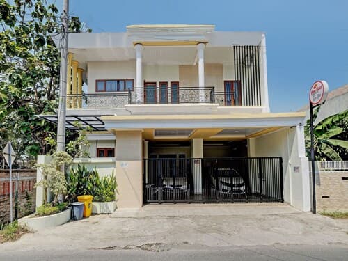 OYO Life 92935 Ayu Kost Eksklusif