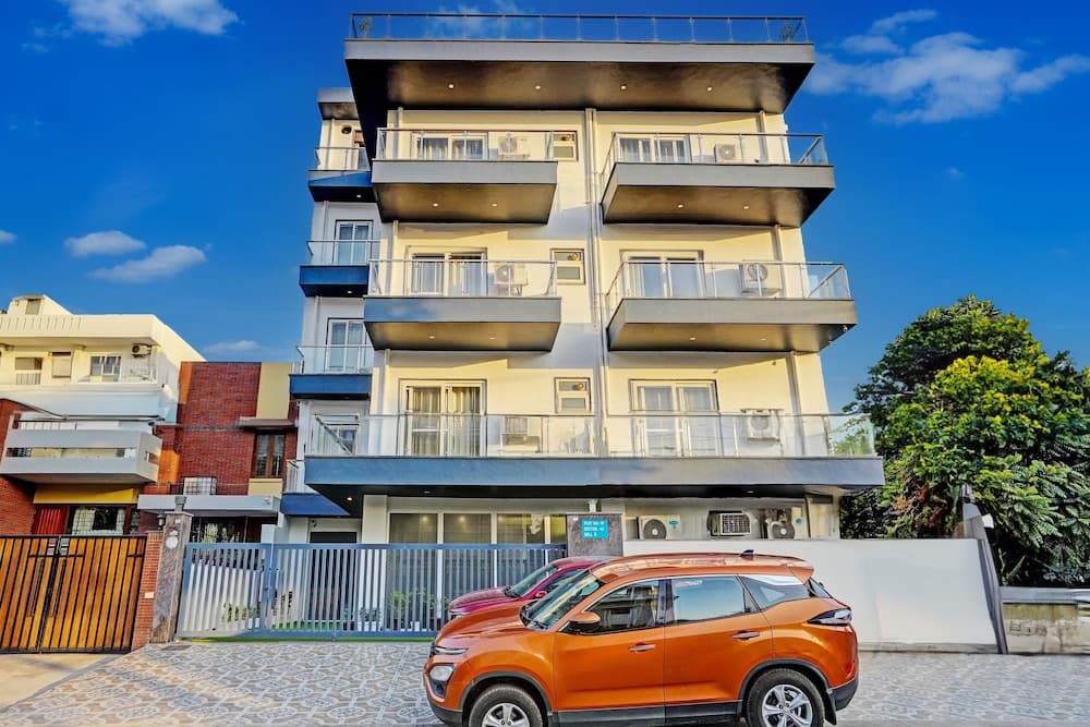 Homefort Stays - Sector 45 Near Cyber Park & Artemis Hospital