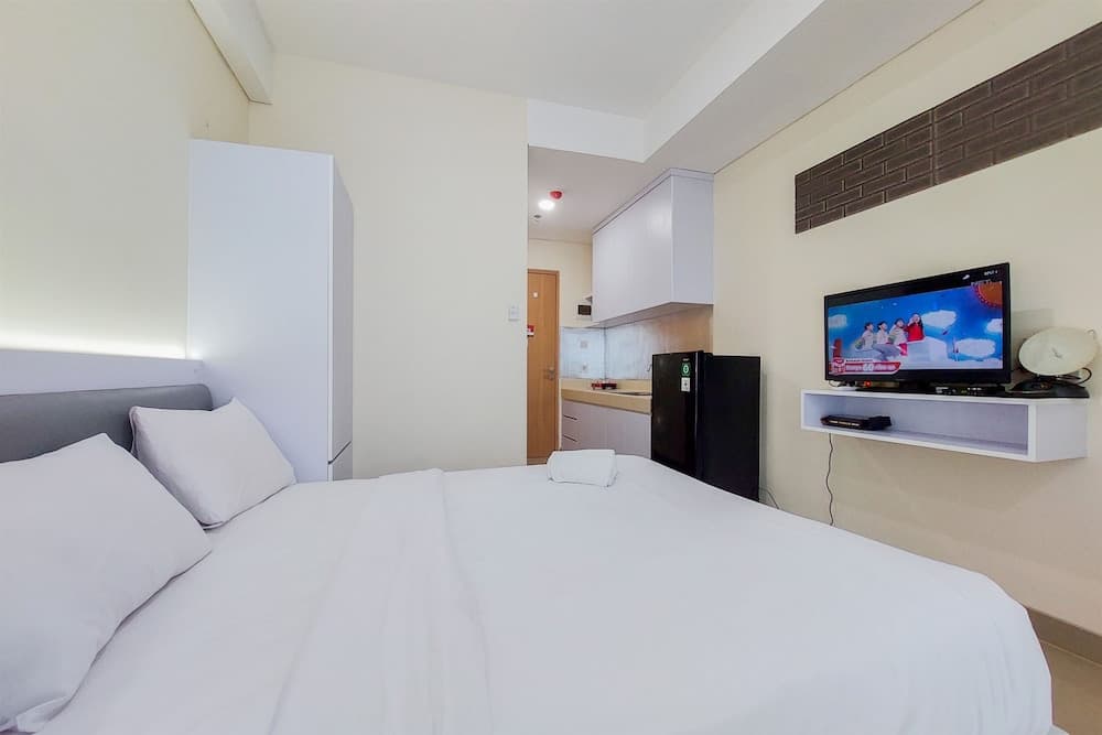 Good Deal And Homey Studio Apartment At B Residence