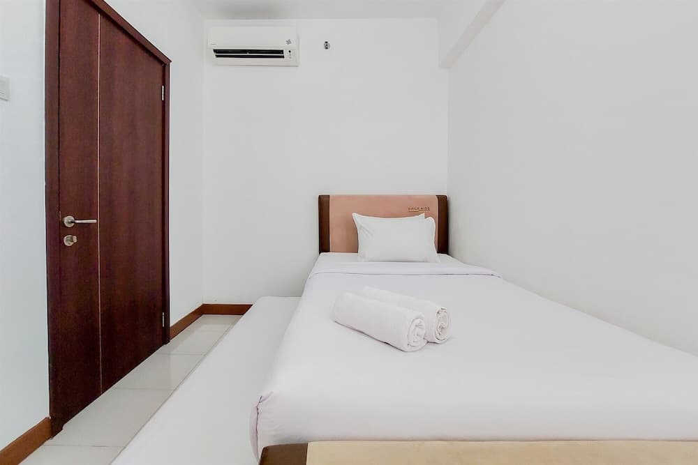 Modern Look 1Br Apartment At Scientia Residence