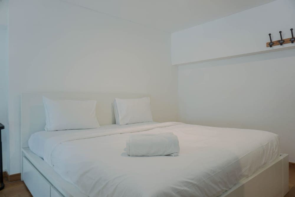 Comfortable And Homey Studio Loft At Kingland Avenue Apartment