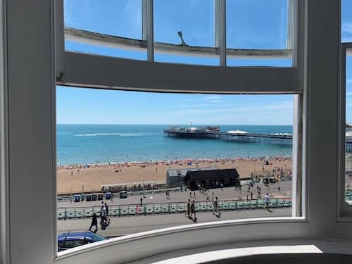 Seaview Regency Apartment With Private Parking