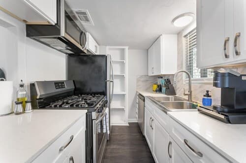 Prime Soco Comfy 2BR King Suite w Pool Parking