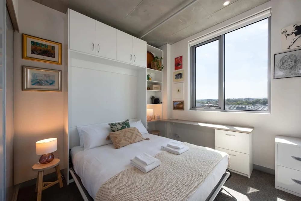 Brunswick Retreat! 5th Floor 1-bed Unit w Parking