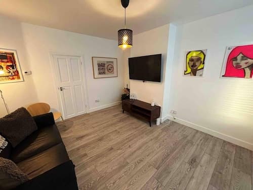 Cool 2 Bed House Hornchurch, Arcade Games, Parking