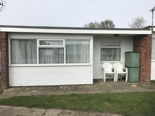 2-bed Seaside Retreat - Sleeps 5 & Parking