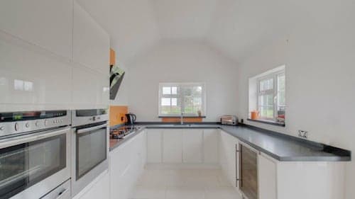 Beautiful 3-bed House in the Hamlet of Ham Green