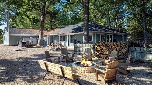 White Oak Landing Spacious 6 BDR w/ Boat Slip!