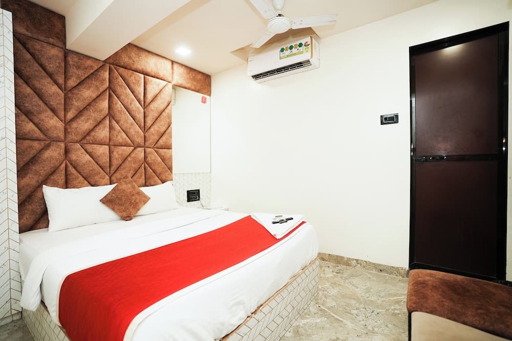 Hotel Versova Inn