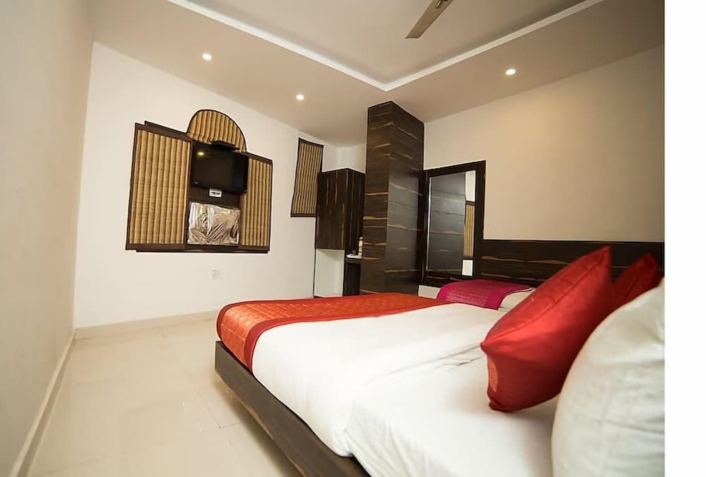 Hotel Sunrise Dx @ Opposite New Delhi Railway Station