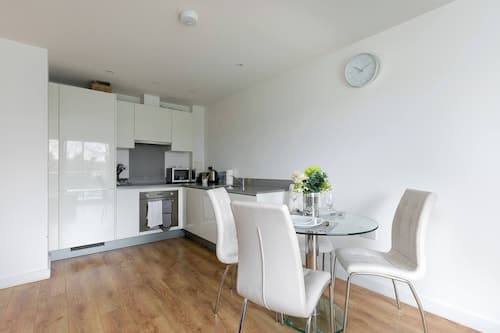 Skyvillion 1bed Enfield Flat W Balcony & Parking