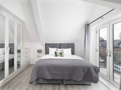 Skyvillion -vineyard Court- Enfield 1bed With Balcony