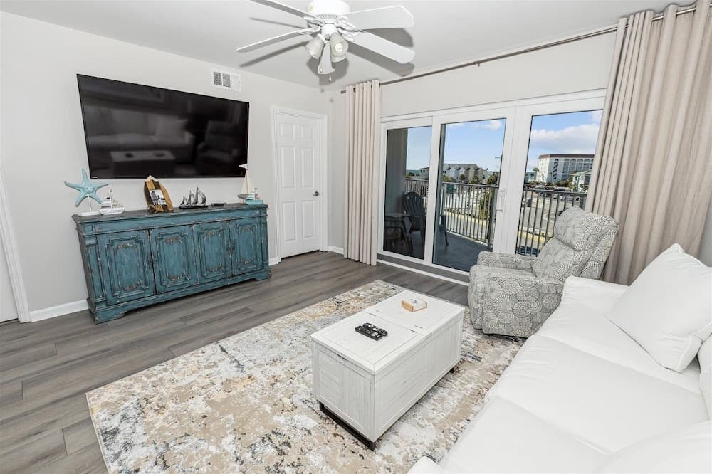 Seacrest 411 2 Bedroom Condo by RedAwning