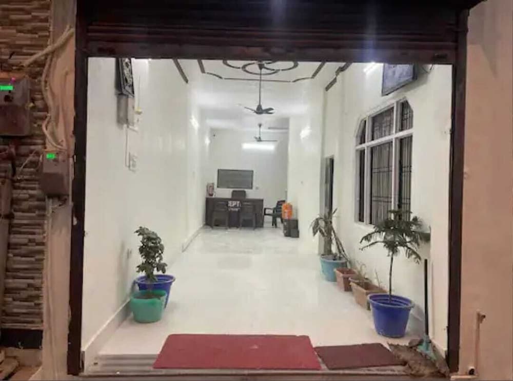 SHREE JEE HOME STAY