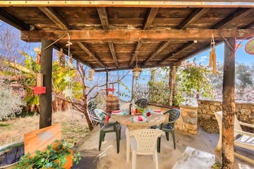 Faby House On Hilly Area And Lake View