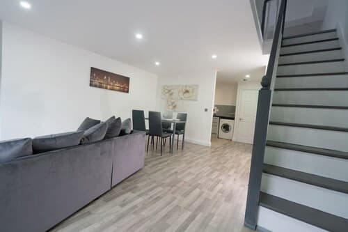 City Centre Modern 4 Person Apartment