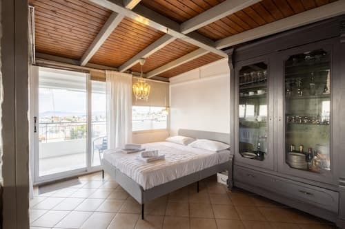 Sunny Loft With a Panoramic Sea View in Voula