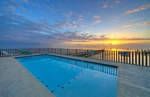 Panoramic Water Views, Shared Pool, Boat Dock Bayside Lodge by Avantstay