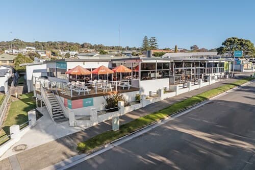 Bridport Bay Inn