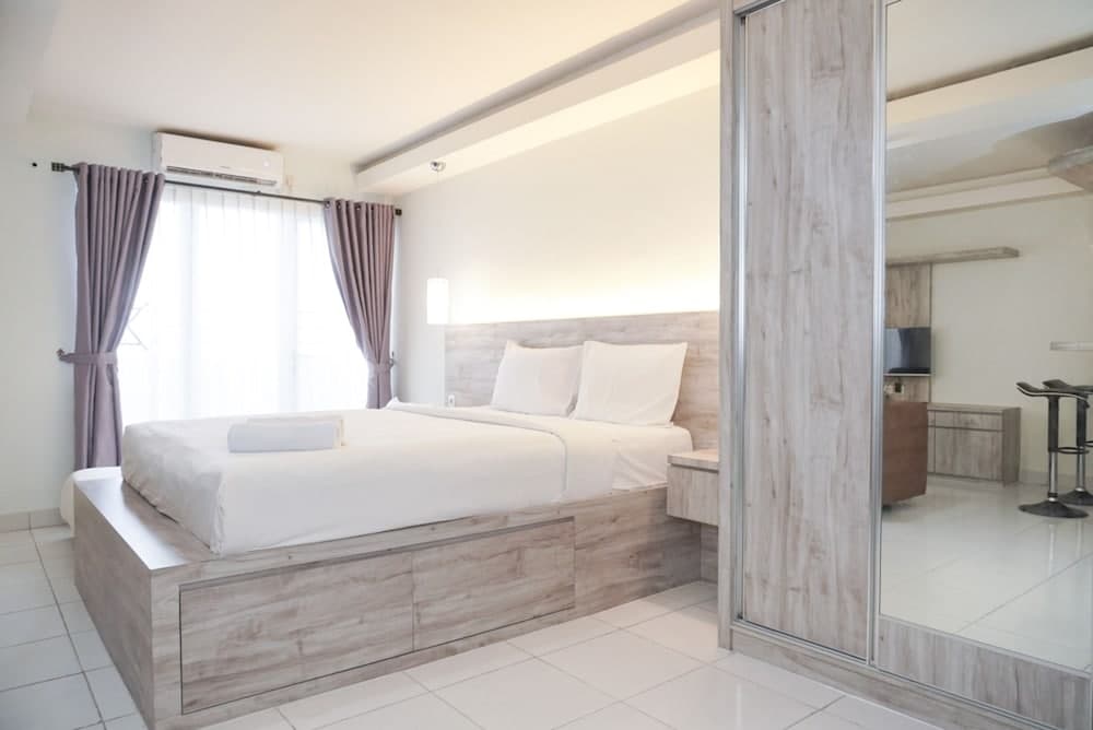 Comfort And Minimalist Studio At Amethyst Apartment