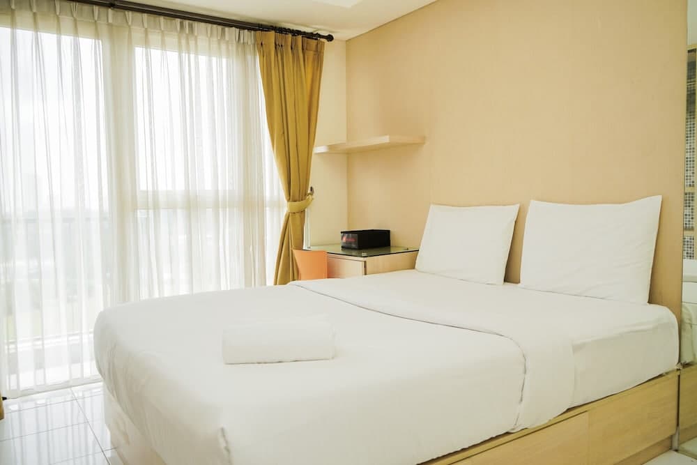 Comfy And Elegant Studio Apartment At Casa De Parco