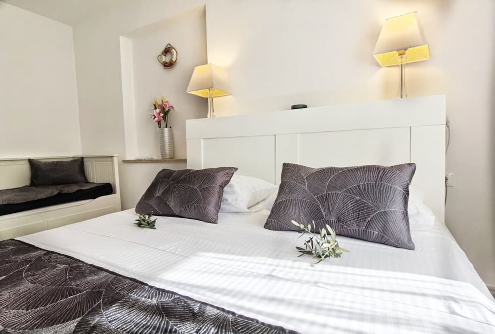Boutique Rooms - With Pool - 3 - R103