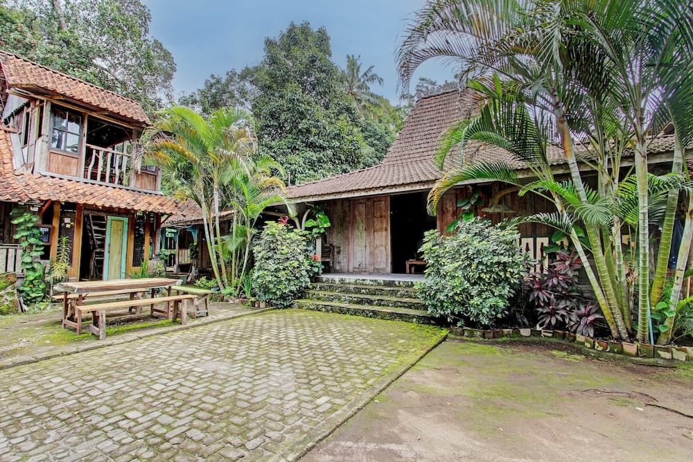 OYO Homes 93598 Omah Baturan Syariah