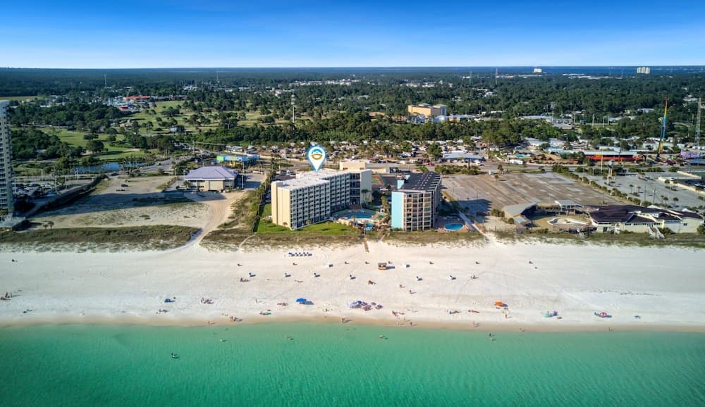 Seas the Day Beachside w/ Resort Amenities!