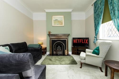 Captivating 2-bed House in Chesterfield