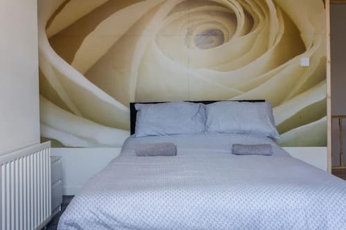 Beautiful 4-bed House in Bootle