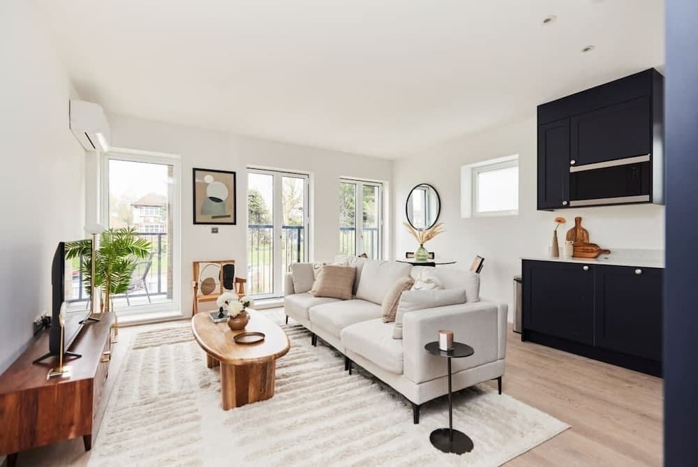 The Wembley Park Gem - Lovely 2bdr Flat With Balcony