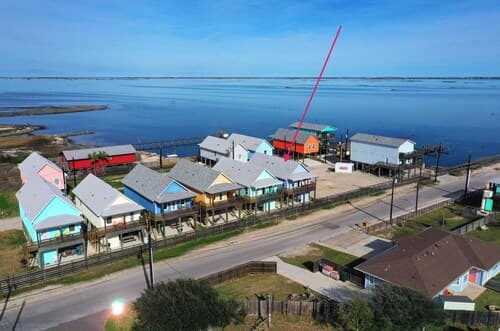 Waterfront Shared Pool w/ Bay Views, Boat Dock Oscar's Lodge by Avantstay