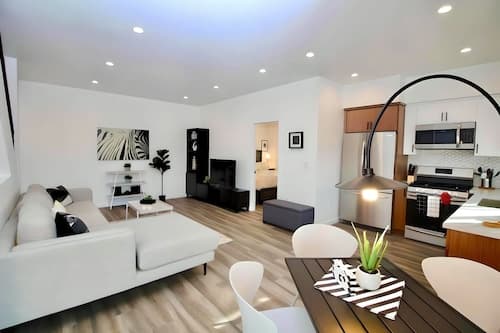 Los Angeles 3BR Villa Suites-FreeParking