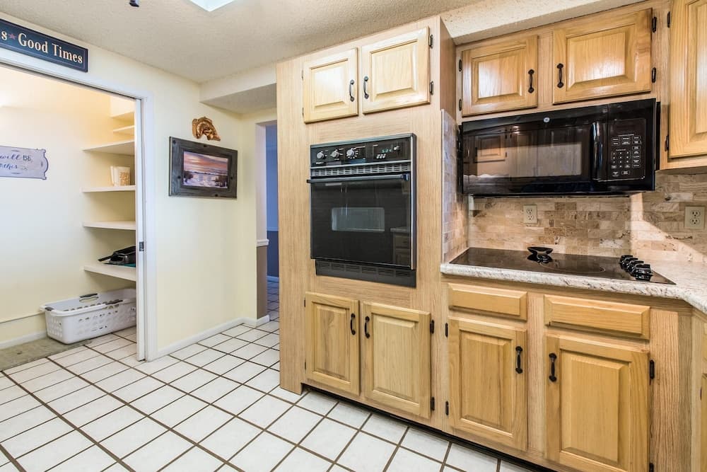 Shoreline Towers 3074