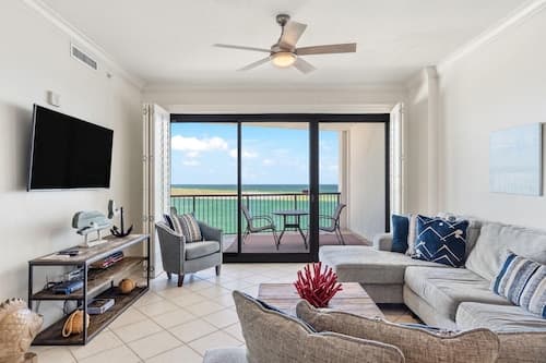 Grand Pointe 702