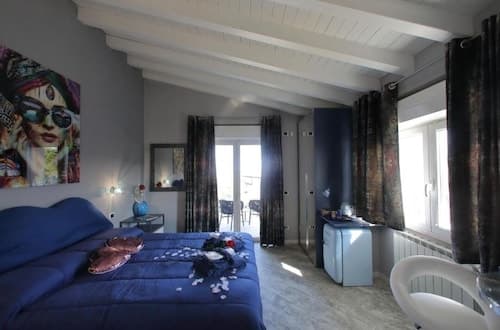 B&B Bellavista Exclusive in zona centrale con piscina riscaldata e Jacuzzi vista lago LA COLAZIONE viene servita in una pasticceria rinomata ed esclusiva esterna alla struttura