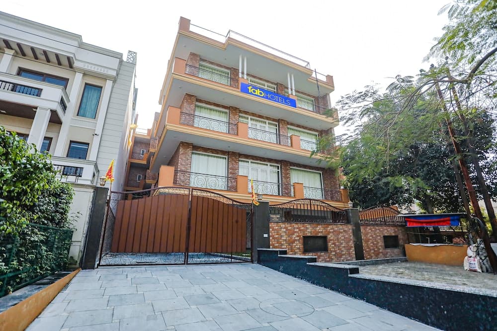Fabhotel Grihum