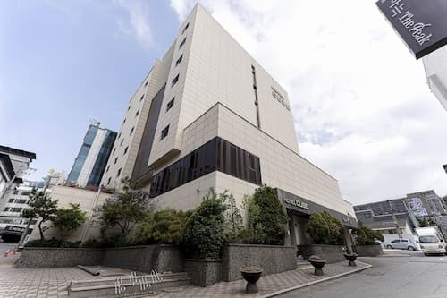 CUBE HOTEL